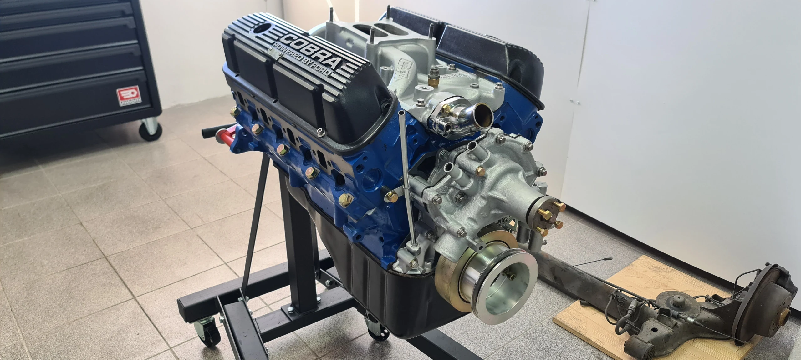 Motor clássico reconstruído com atenção ao detalhe