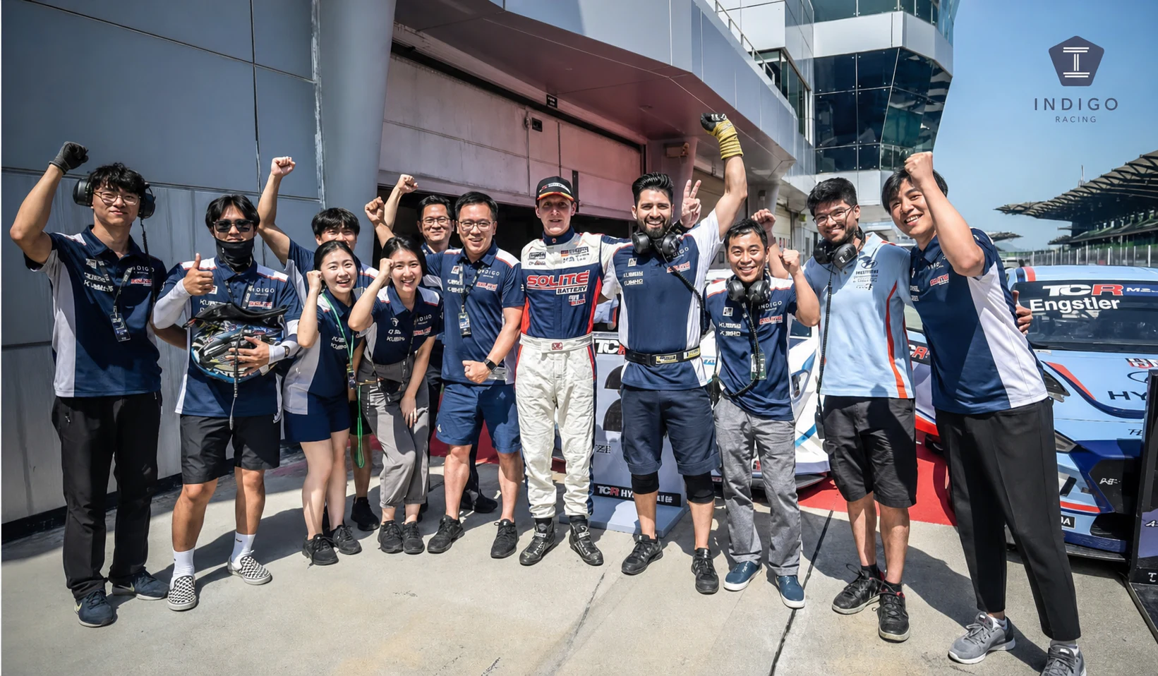 Pedro Pedro com a equipa Hyundai da Indigo Racing no paddock