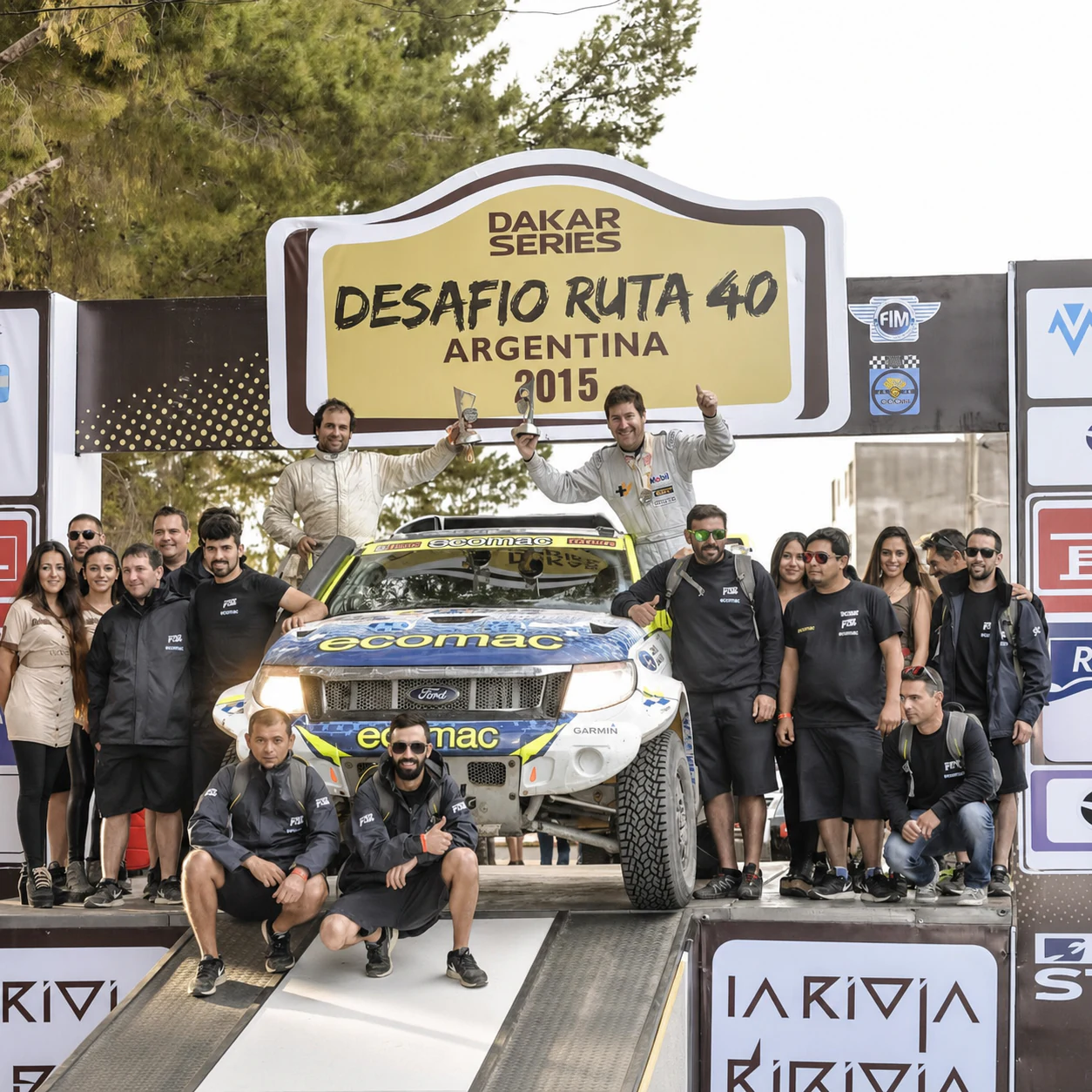 Pedro Pedro com a equipa no pódio do Desafío Ruta 40 Argentina 2015